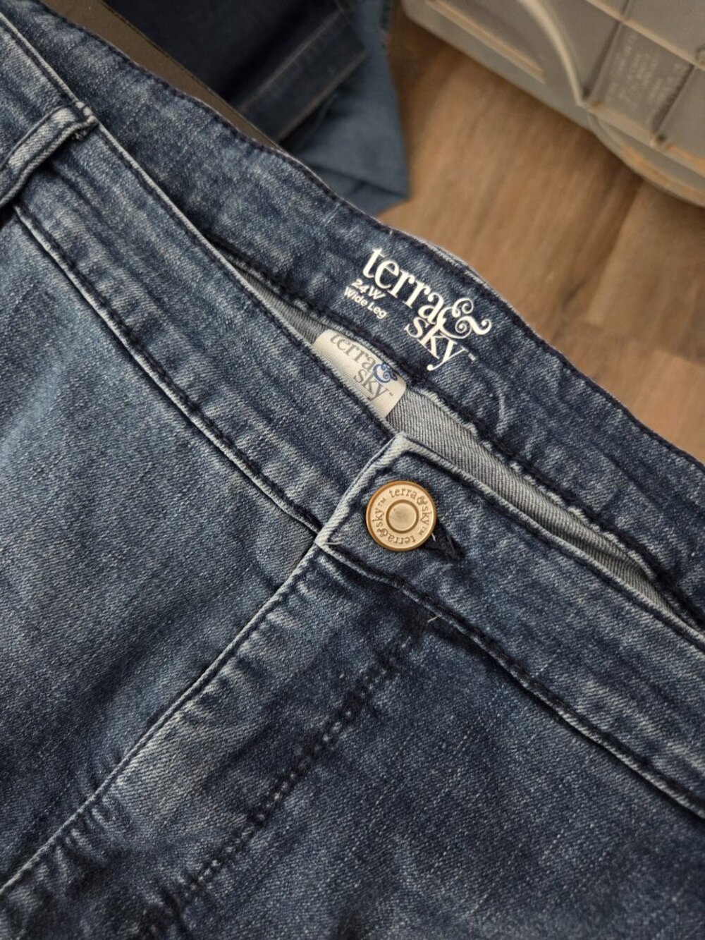 Jeans - Picture 2 of 5